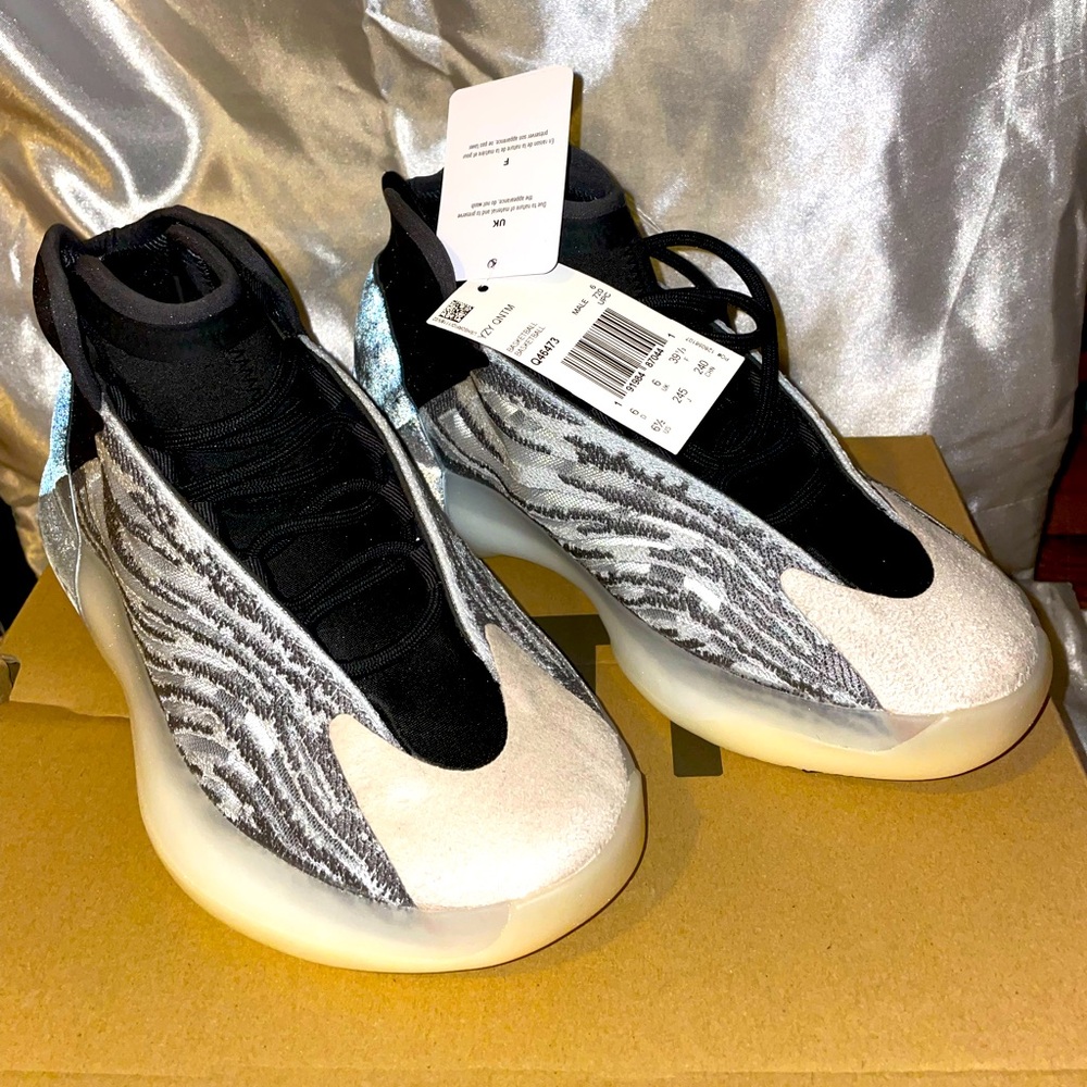 Yeezy Quantum QWTM